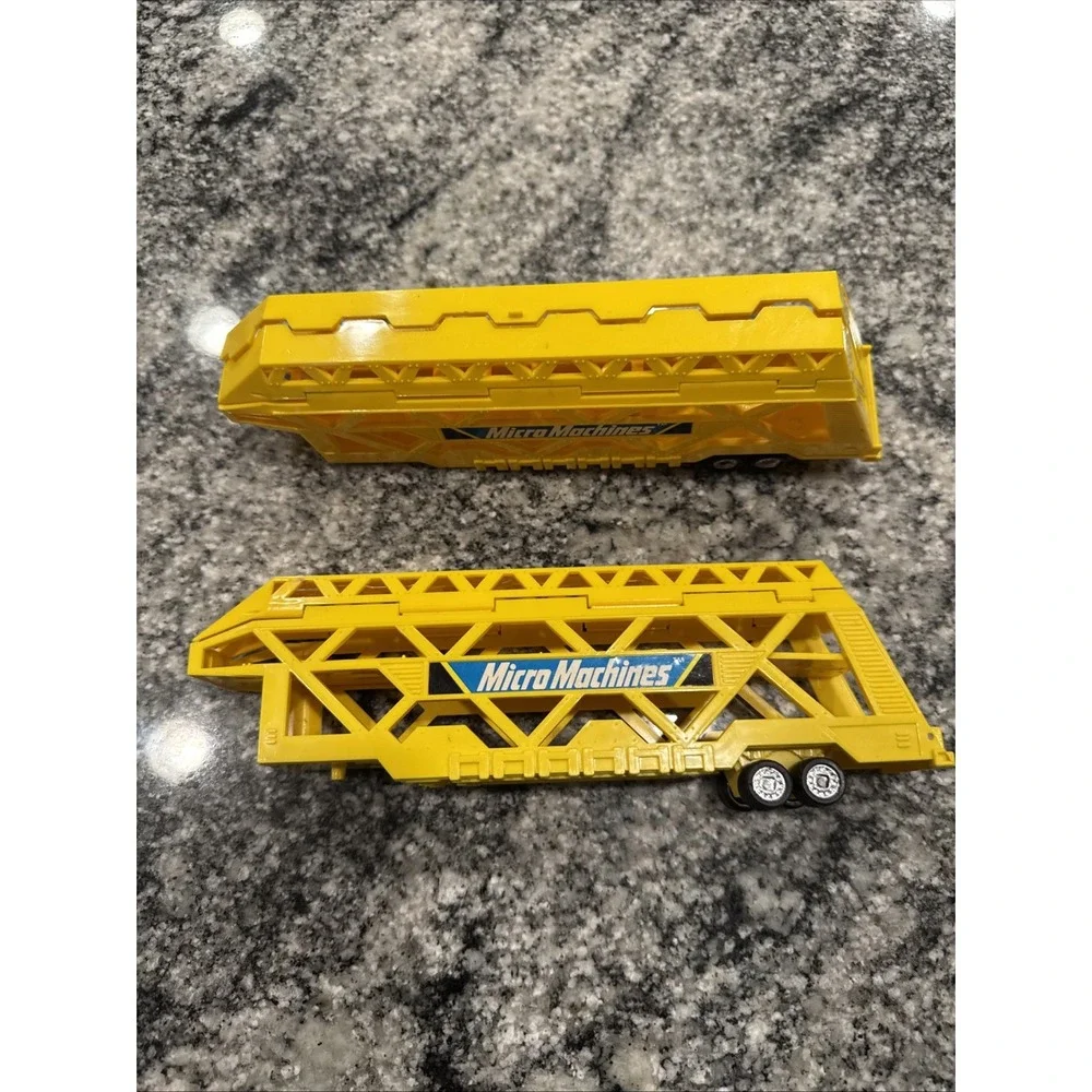 Galoob Micro‎ Machines 2 Big Rig Hauler Car Carrier Yellow Trailer Enclosed